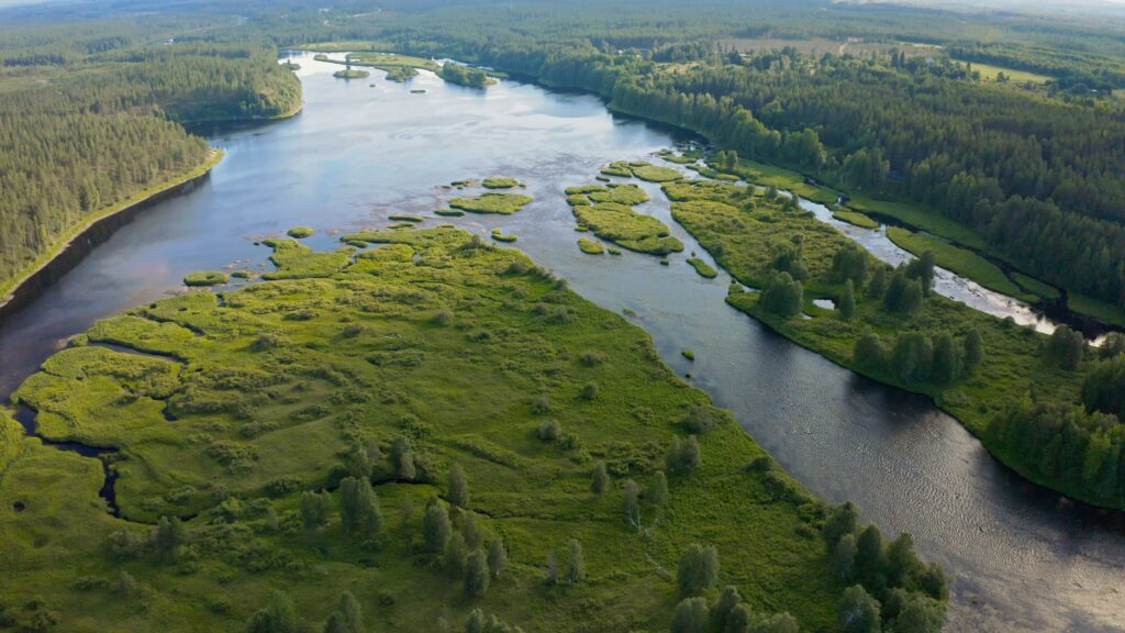 Kuva: Pohjois-Pohjanmaan liitto. Iijoen Jurmunlampi Taivalkoskella oli yksi dokumentin kuvauskohteista.